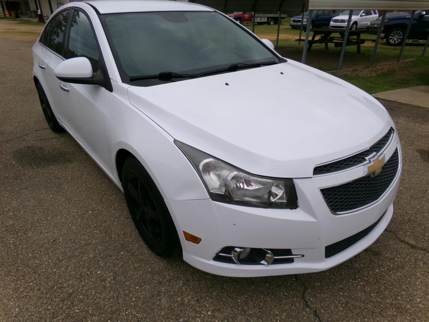 2014 White /Gray Chevrolet Cruze SE (1G1PC5SB0E7) with an 1.4L Turbo engine, automatic transmission, located at 401 First NE, Bearden, AR, 71720, (870) 687-3414, 33.726528, -92.611519 - Photo#17